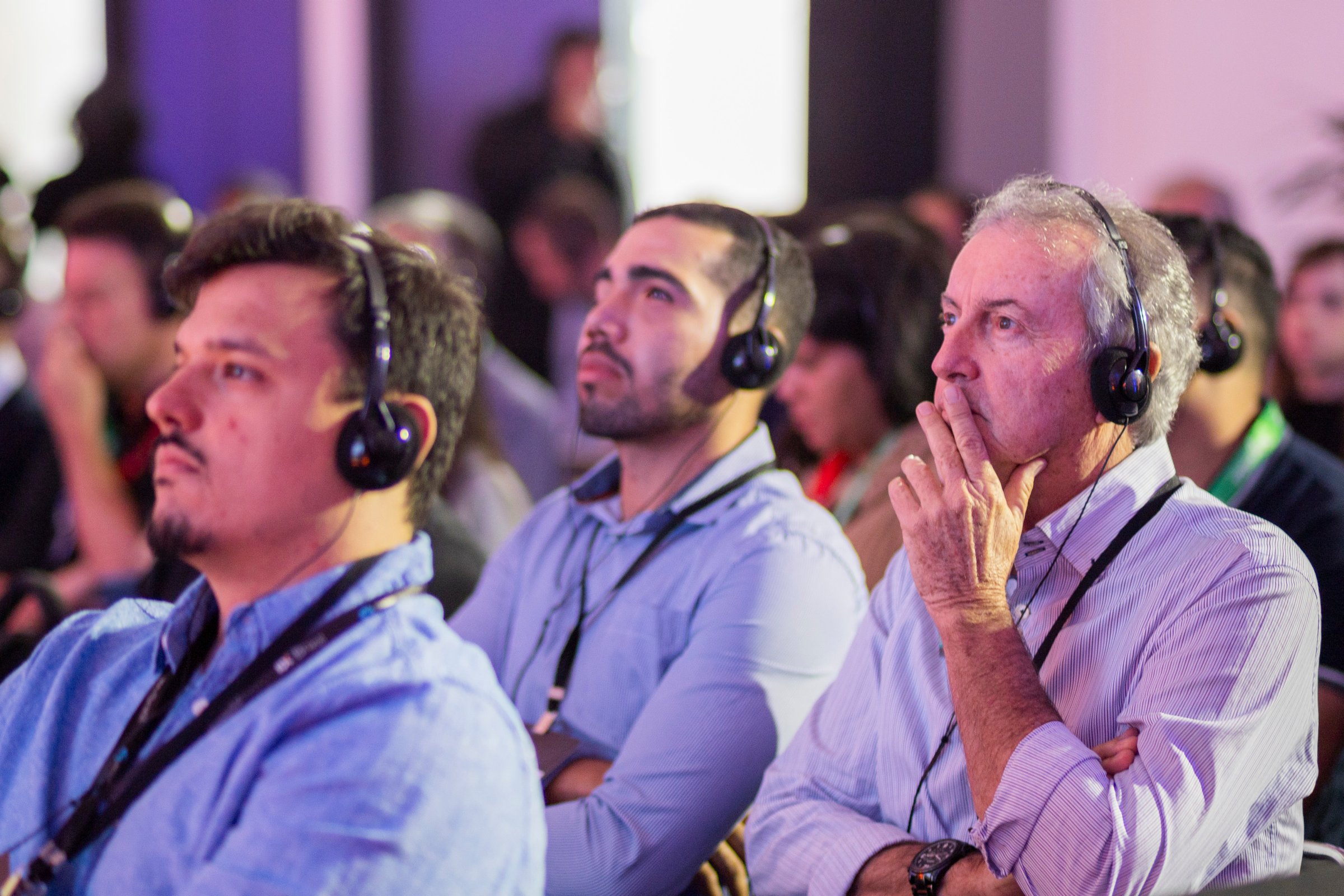 publico assistindo palestra